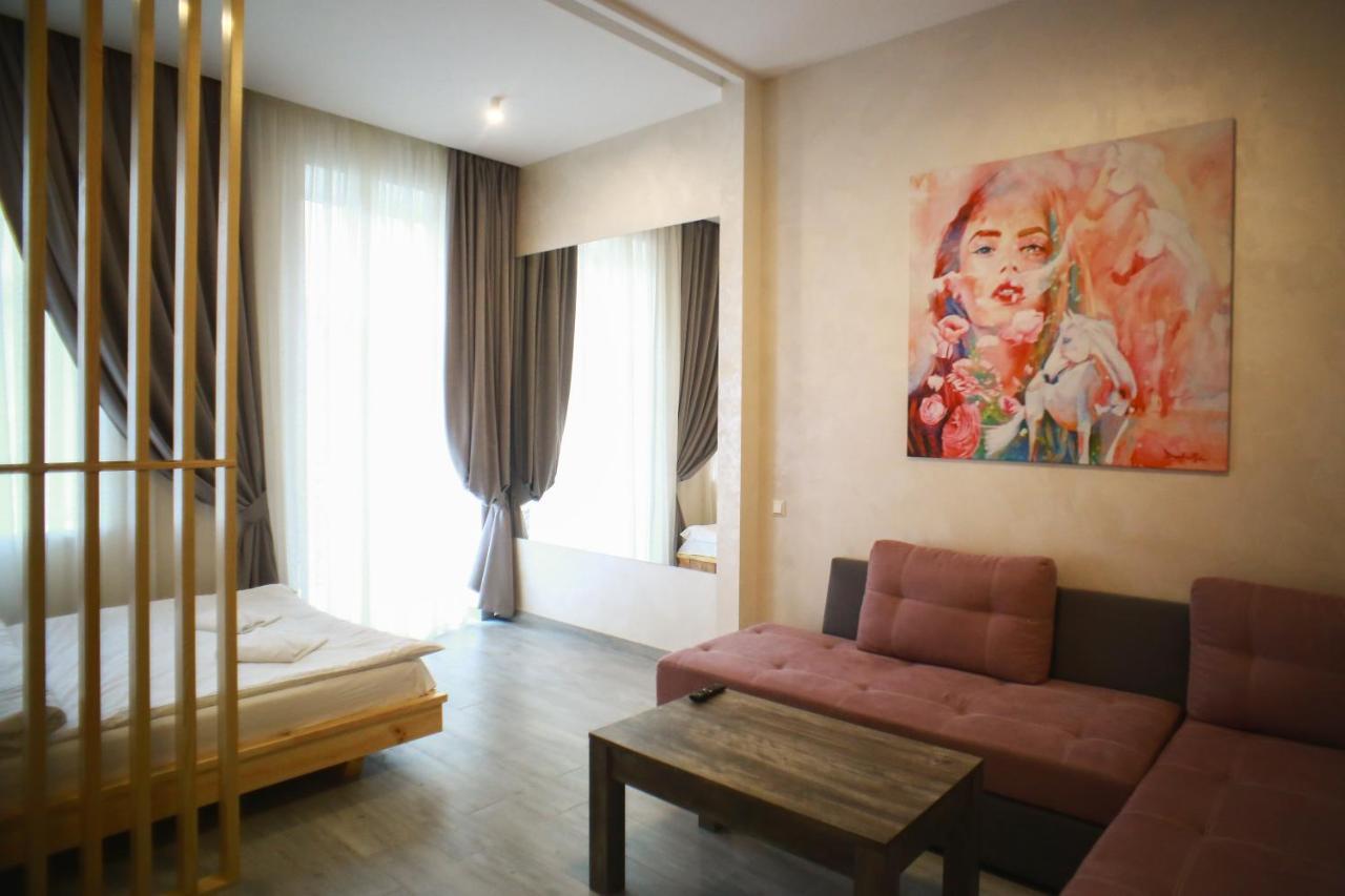 Leogrand Apartment On Drohobycha 4 Lviv Dış mekan fotoğraf