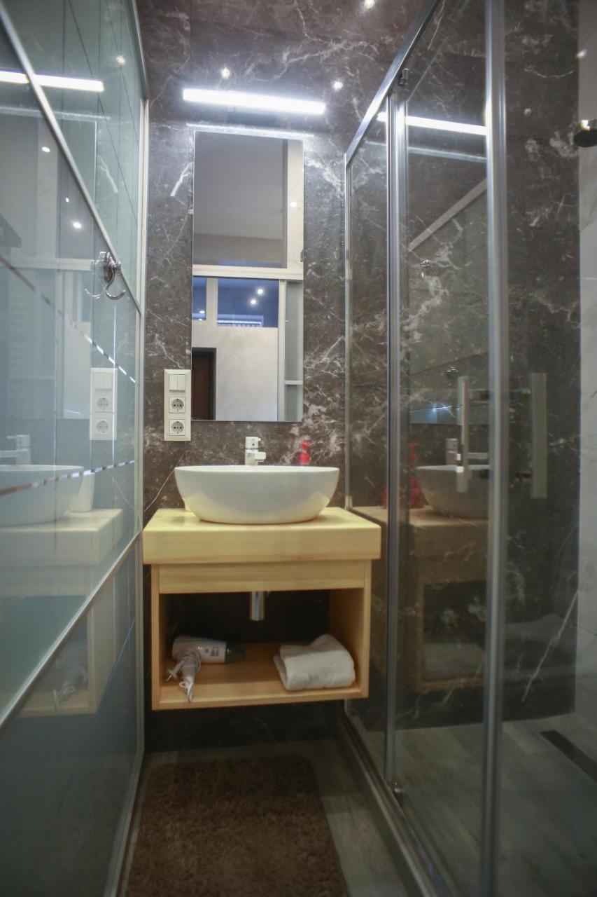 Leogrand Apartment On Drohobycha 4 Lviv Dış mekan fotoğraf