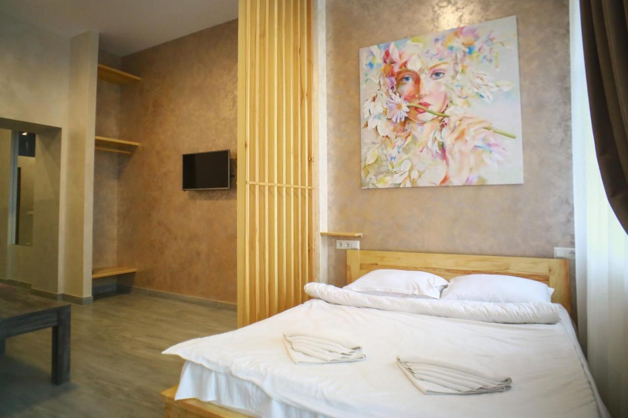 Leogrand Apartment On Drohobycha 4 Lviv Dış mekan fotoğraf