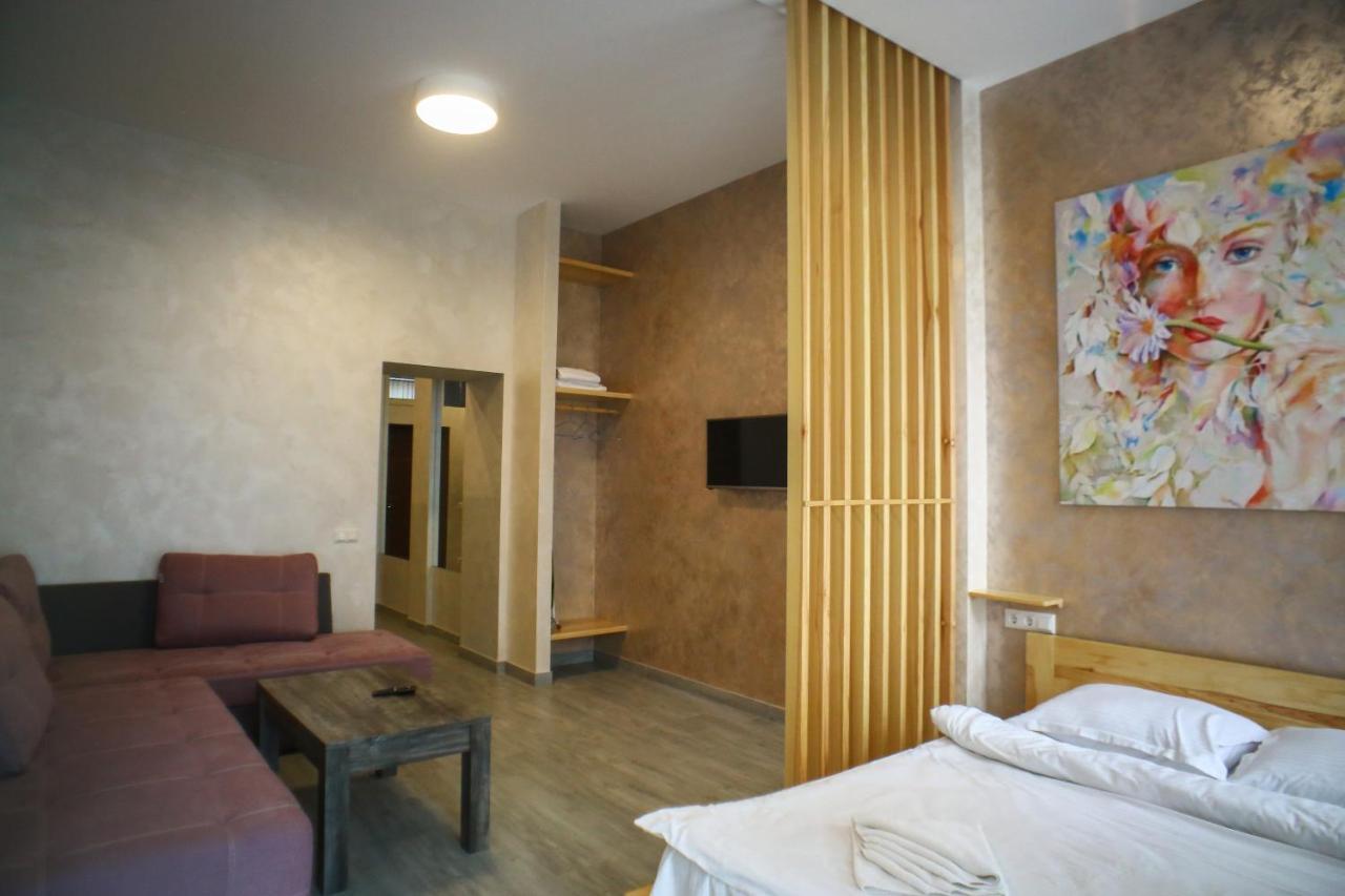Leogrand Apartment On Drohobycha 4 Lviv Dış mekan fotoğraf