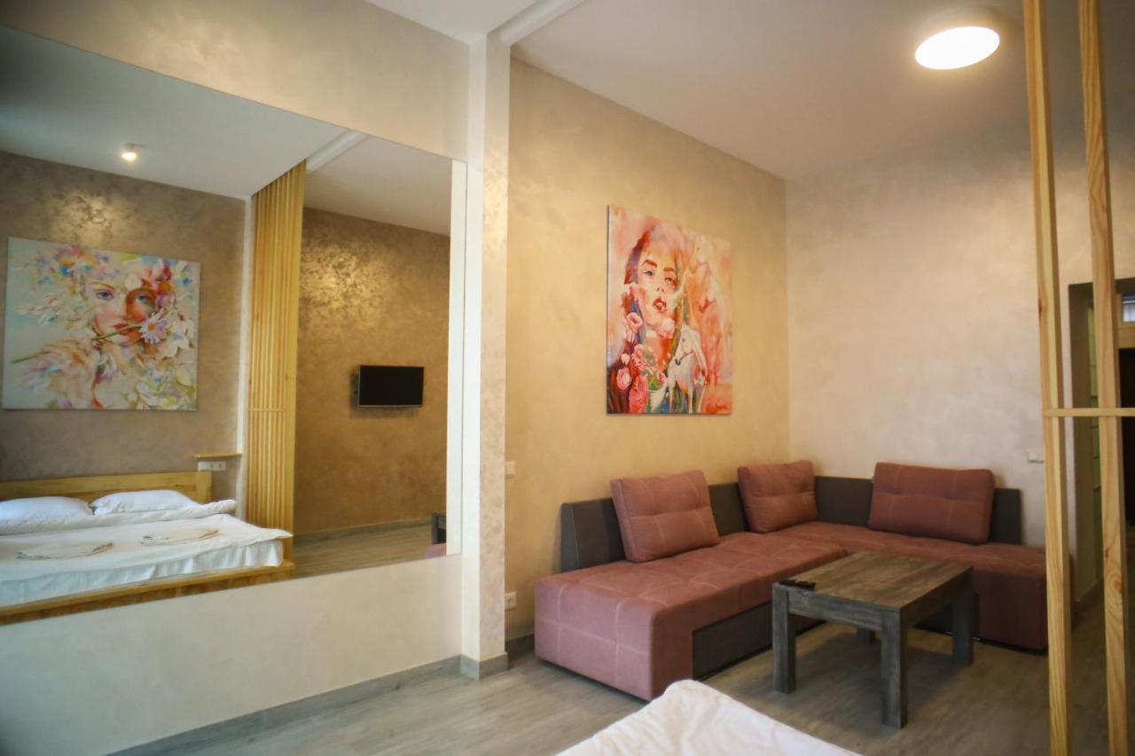 Leogrand Apartment On Drohobycha 4 Lviv Dış mekan fotoğraf