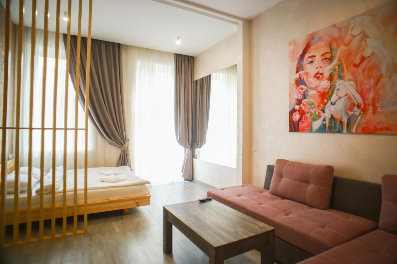 Leogrand Apartment On Drohobycha 4 Lviv Dış mekan fotoğraf